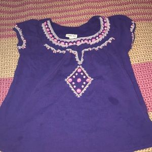 A short sleeved shirt.